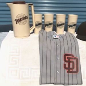 San Diego Padres . Adult Large Jersey & Promo Pitcher w/ {4} Cups . MLB Gift Set